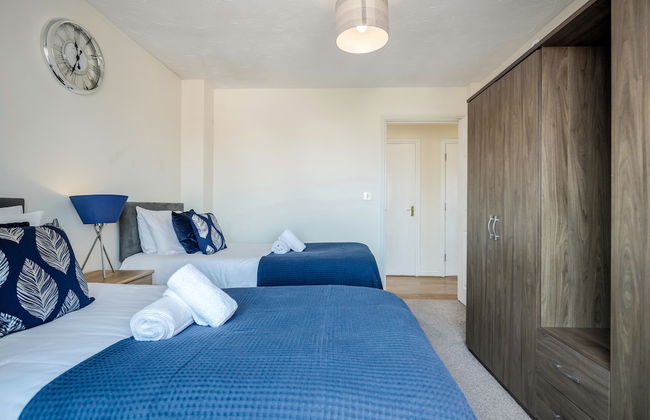 Captivating 3-bed Apartment in Grays - Photo 8