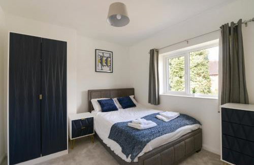 Alderton House - Spacious 3 Bed with Parking - Foto 23