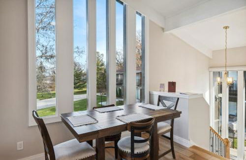 Elegant 4-Season Lake Geneva Condo with Fireplace! - Foto 16