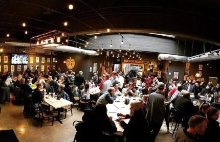 Artsy 4 Bedroom Home, Steps from Dining & Shops - Foto 6