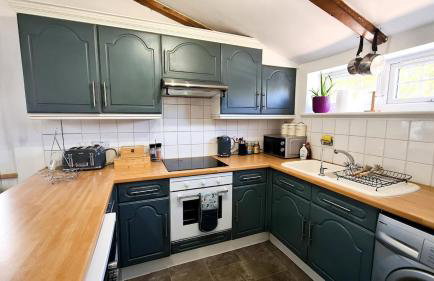 Quirky & cosy 1 or 2 bedroom house in peaceful village - Photo 16