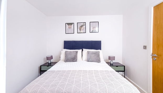 Salford - 2 Bed Apartment - Sleeps 4 - Wifi - Foto 4, Habitación