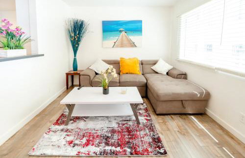 Cozy Stylish 1-Bedroom In Hollywood With Free Gated Parking - Photo 13