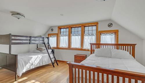 Charming Country 4BR Retreat with Riverfront Views cabin - Foto 5