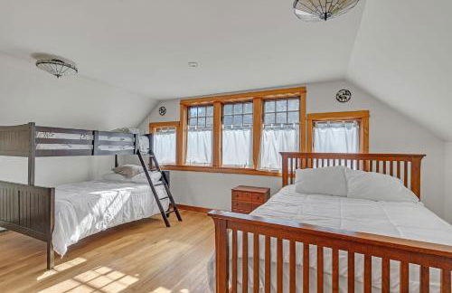 Charming Country 4BR Retreat with Riverfront Views cabin - Foto 5