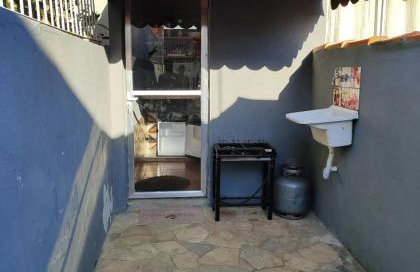 Charmosa e Aconchegante Edícula com Ar Condicionado - Foto 3