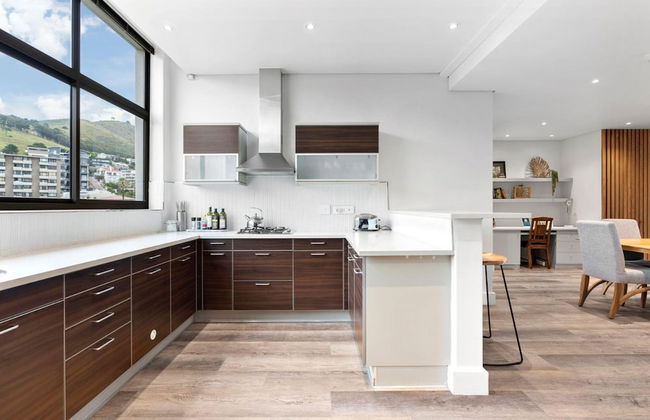 Precinct Corner Two Bedroom Waterfront Apartment - 703 - Foto 8