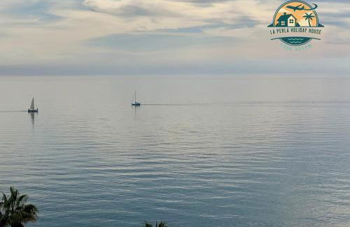 Seafront Townhouse with Stunning Mediterranean Views, community pool - Foto 6