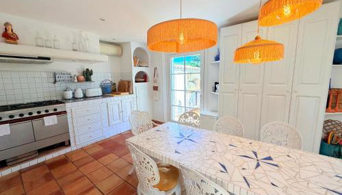 Villa climatisée, Golfe Saint Tropez, 12 pers, 4 suites, Piscine chauffée, Hammam, Spa, Billard, Pétanque, Wifi professionnel haut débit - Foto 5, stove, dishwasher, toaster