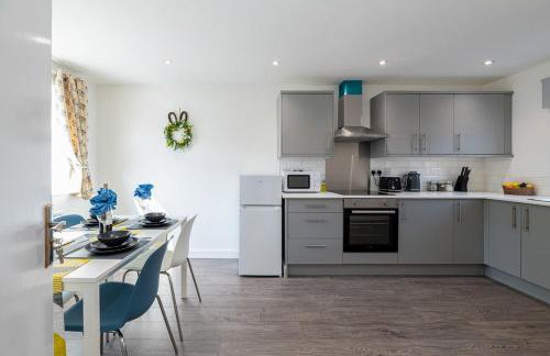 4BR New Build - Near Ferry Port - Great for Groups - Foto 7