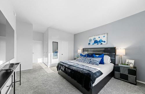 Beverly Hills Penthouse 2 BR Apt with Parking 407 - Photo 13