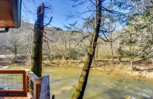 Hot Tub and Fire Pit Riverfront Helen Cabin - Foto 21