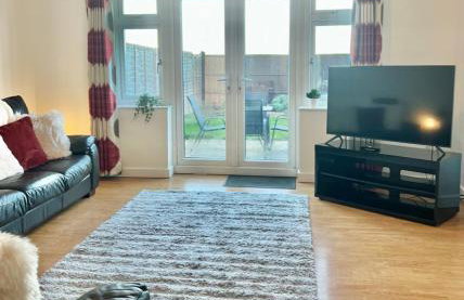 Big 6 Beds Home, Free Private Parking, TV, Garden - Foto 7