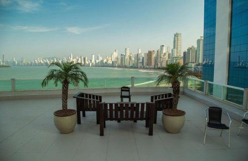 Para casais, prédio beira mar, em frente à Roda Gigante - Foto 34