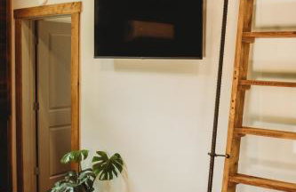 Bell Tower Suite Private Riverfront Stay Near Charleston WV - Foto 18