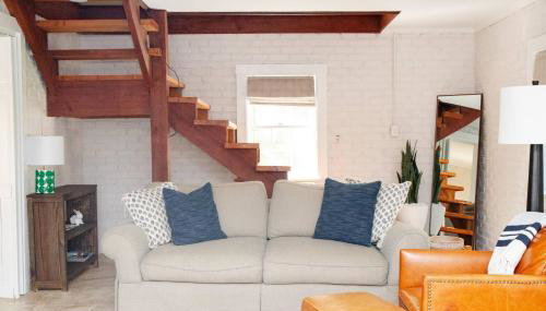 2 Blocks to riverfront | 48" Firepit | Turf Yard - Foto 4