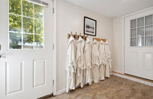 Sister Lakes Lakeside House - Sleeps 16 - Foto 64