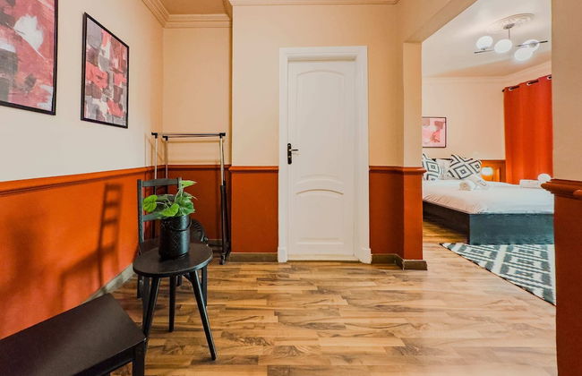 Distinct & Decent 2 BDR Apt. Steps From Nightlife and Airport - Foto 2