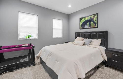 Charming Home Parking, Sleeps 10, WFH Space - Foto 27