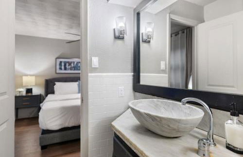 Upscale Dallas Condo Pool, Sauna & Cold Plunge - Foto 12