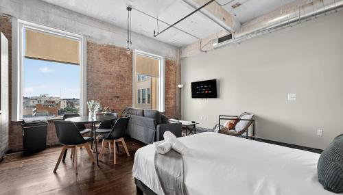 Stunning Downtown Apartment with Pool, Laundry, Parking - Foto 2