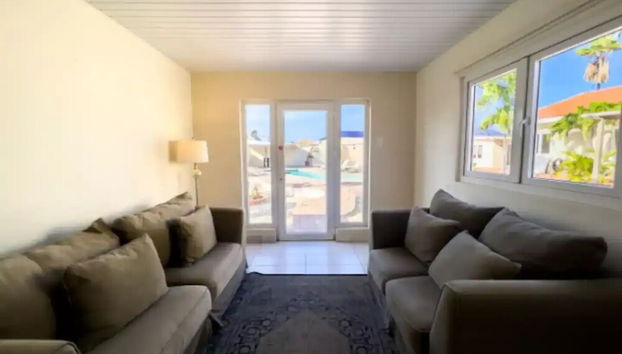 Spacious 6BR Villa w Pool Close2beach Sleeps 16 - Foto 5, Habitación