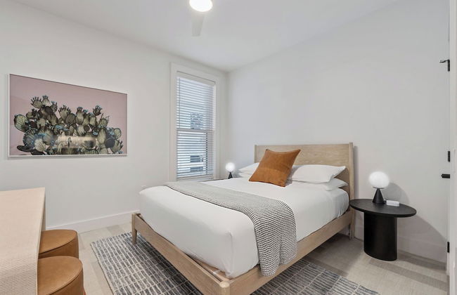 The Continental, powered by Placemakr - Downtown - Market Square - Photo 18