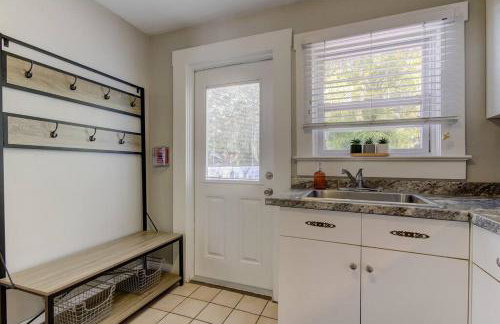 Rare- Downtown 2 bedroom! Family friendly! - Photo 26