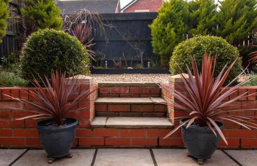 Cosy 4 Bedroom Town House with Mountain views, Private garden and ease of access into Abergavenny - Foto 31