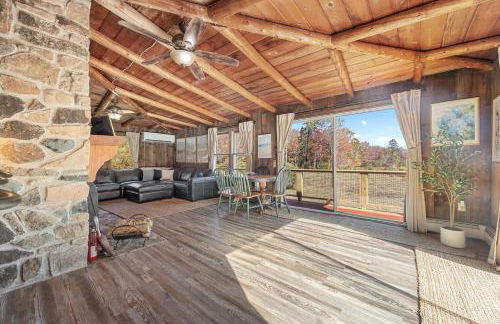 Coastal Red Farmhouse w/Firepit - Holiday Home - Foto 22