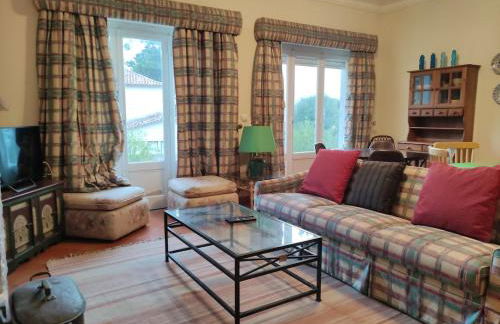 Classic 3BR Sintra Home near Beaches & Palaces - Foto 1