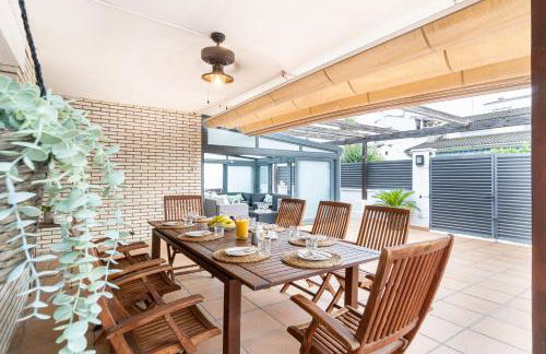 "Charm & Cozy 4BR - 3BA with Pool & Barbecue" - Photo 40