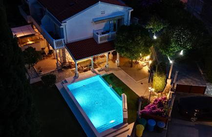 Villa Nada - Photo 1