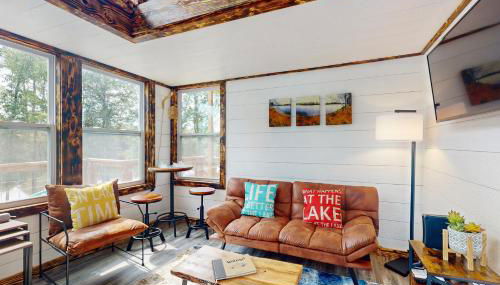 Family Fun! Riverside Home with Fire Pit - Foto 3