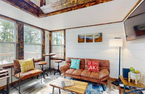 Family Fun! Riverside Home with Fire Pit - Foto 3