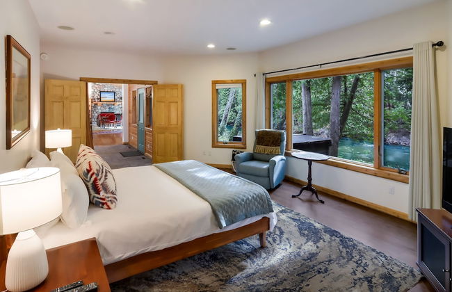 Boardman Monarch Upscale River Lodge HOT Tub! - Foto 4