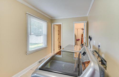 Luxe Lakefront Portsmouth Home: Fish, Swim & Play! - Foto 21