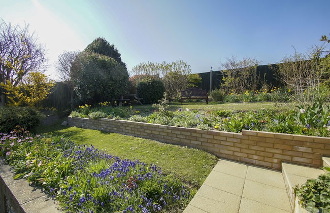 Dean Court Bungalow Parking by Brighton Holiday Lets - Photo 23