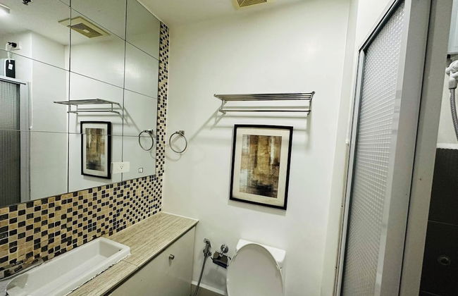 Taguig 1 Bedroom with Balcony Near Bgc - Photo 17