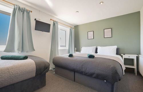 Stupton House, Large 3 Bed House that Sleeps 8 with Full Size Pool Table & FREE Parking - Hosted by Stay Host Save - Foto 24