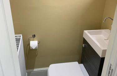 The Blue Cottage with luxurious Super King bed - Photo 22