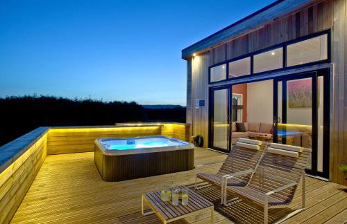 Cheddar Pink, Strawberryfield Park, Cheddar - Photo 20