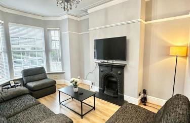 Large 5-Bedroom House in Salford-Free Parking-Sleeps 10 - Foto 10