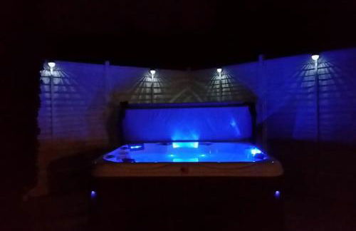 Modern Seaside House with Hot Tub - Foto 31