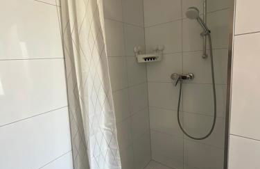 Spacious 65sqm private flat, New and fully equipped kitchen with dining room, Direct Bus to Messe - Foto 6