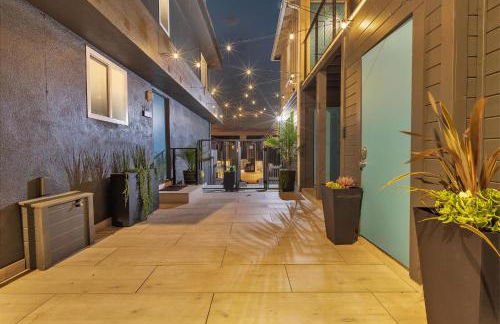 Ultimate Oceanside Retreat | Tower 9 Across from the Beach - Foto 74