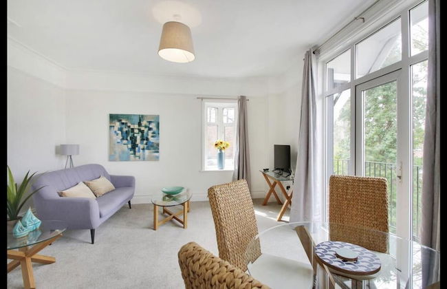 Stunning 2-bed Apartment in Tunbridge Wells - Photo 8