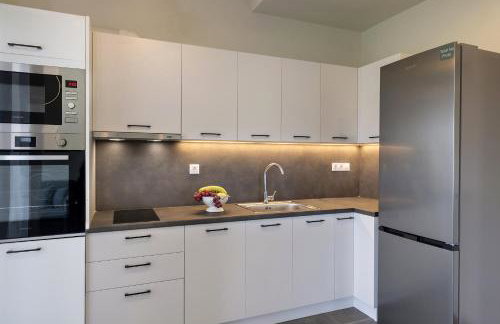 Elia Syros - Photo 25