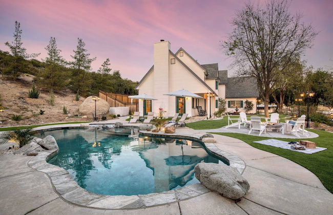 The Riesling Retreat by Avantstay Estate w/ Pool, Hottub, Putting Green & Pickle Ball Court! - Photo 1