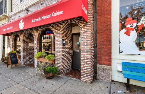 Downtown Beverly Apartment 8 Minutes to Salem and has King Beds - Photo 34